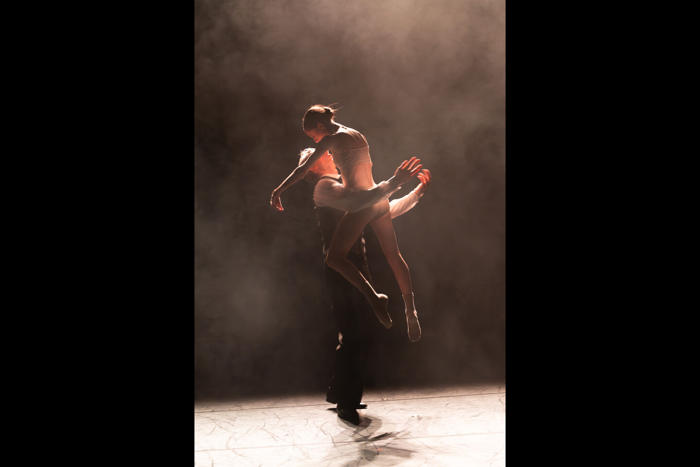 DA VINCI
Choreografie von Lucas Valente (UA)
Szenenfoto mit (v.l.n.r.): Tibor Perthel (Leonardo da Vinci) und Rachele Rossi (Muse)
Foto: Bernd Schönberger